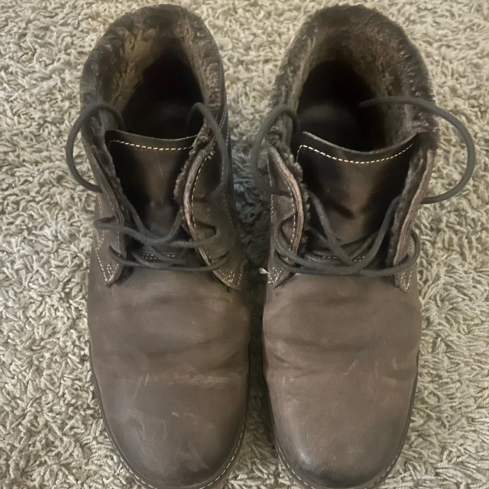 Johnston and Murphy Chukka Boot with Shearling Inner - Picture 2 of 5